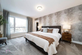 The Azure, Near DT & University, TWO King Beds!